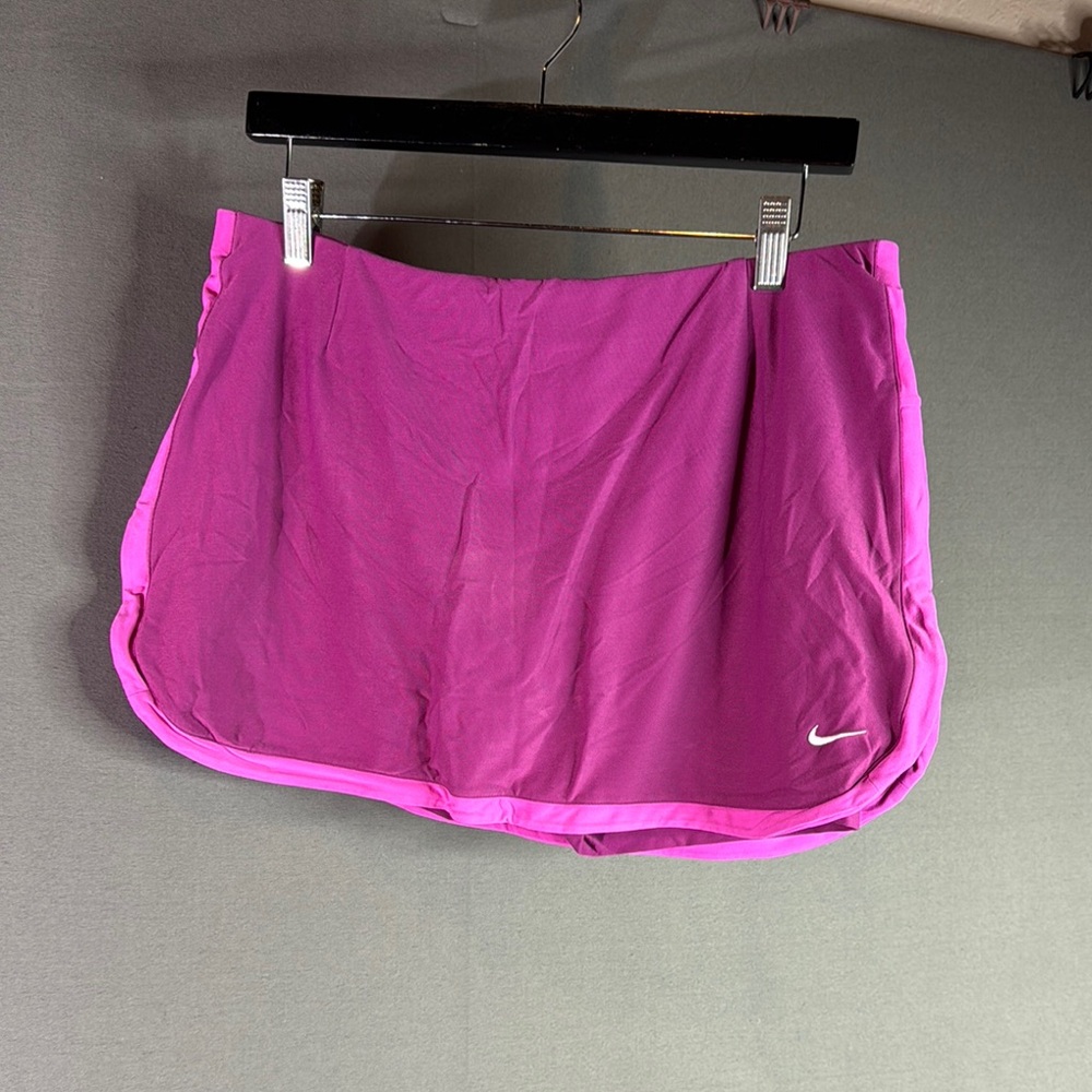 Nike fuchsia, pink Athletic Shorts Lightweight Performance size‎ large 14/16